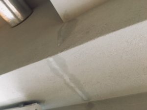 補修後の塗り壁のひび
