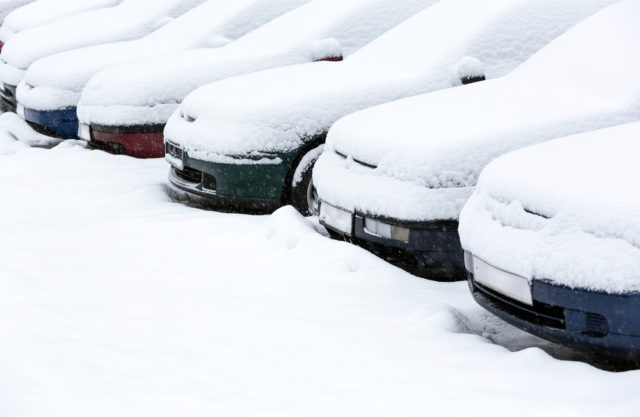 雪国の駐車場