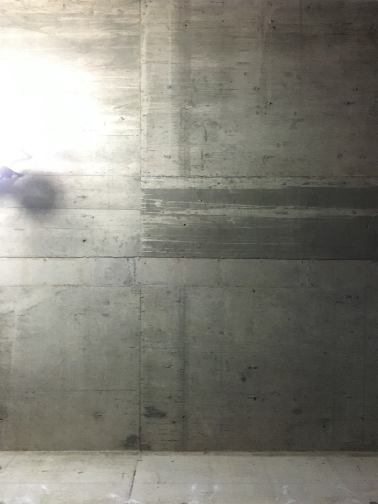 image リノベーションで表しにしたリビングのコンクリート天井