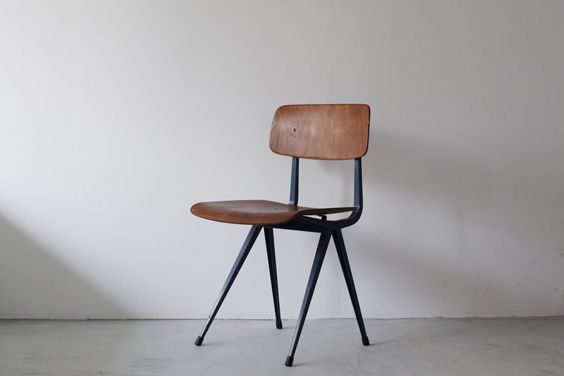 オランダFriso Kramer（フリゾクラマー）デザインのリザルトチェア（Result Chair）