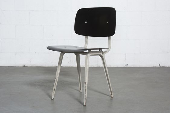 オランダFriso Kramer（フリゾクラマー）デザインのリボルトチェア（Revolt Chair）