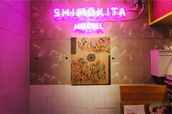 image SHIMOKITA HOSTEL(シモキタホステル)エントランスのネオン