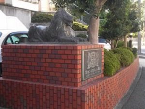 ライオンズマンション唐山のライオン像