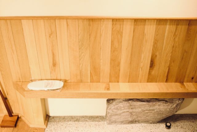 縁側のような部屋の入り口