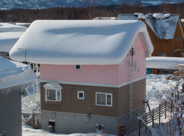 ひと昔前までは三角屋根やトタン屋根が当たり前だった北海道